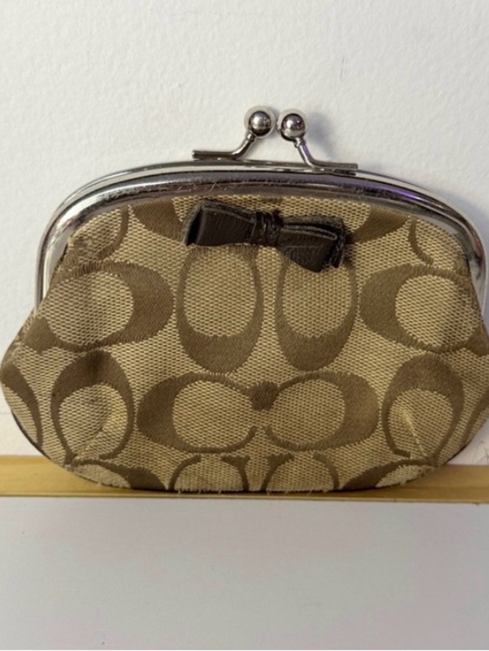 Coach KISS LOCK Khaki and Brown Signature Coin Purse